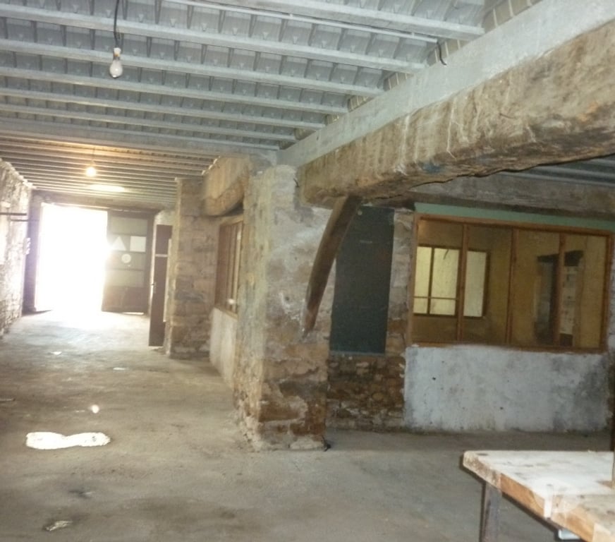 Parkings - Garages Gard Brignon - 30190 - Photos Vivastreet A louer local de stockage 160 m2