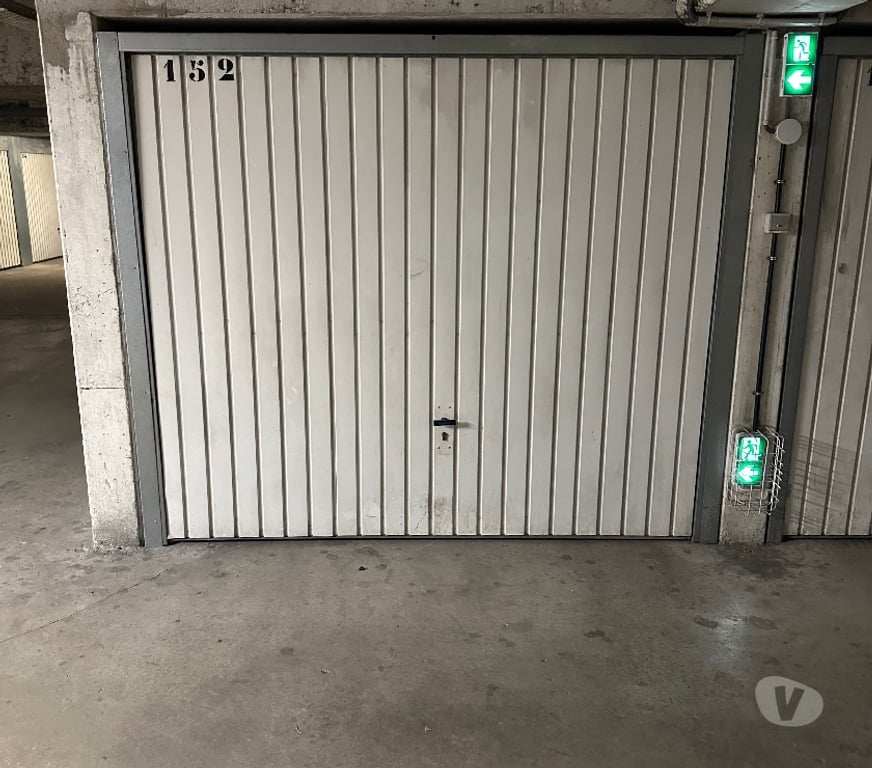 Parkings - Garages Seine-et-Marne Brie Comte Robert - 77170 - Photos Vivastreet Double box en enfilade dans résidence sécurisée