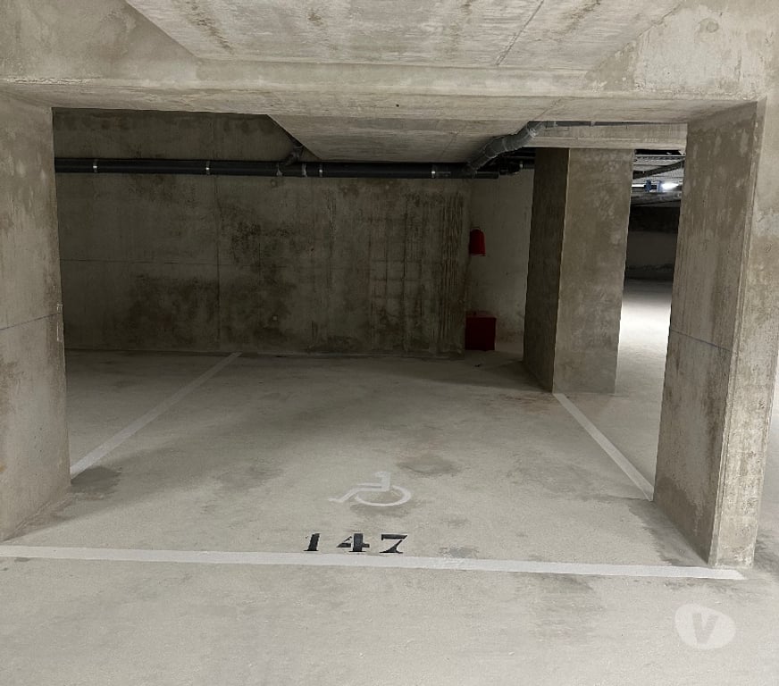 Parkings - Garages Seine-et-Marne Brie Comte Robert - 77170 - Photos Vivastreet Parking sécurisé couvert