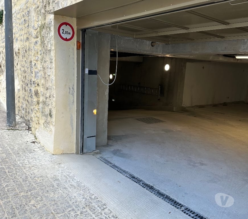 Parkings - Garages Seine-et-Marne Brie Comte Robert - 77170 - Photos Vivastreet Parking sécurisé couvert