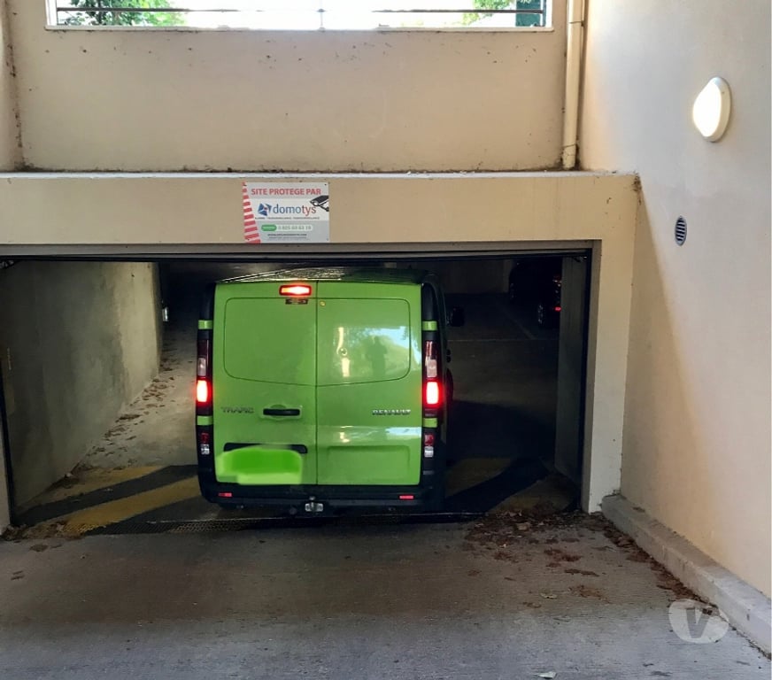 Parkings - Garages Seine-et-Marne Brie Comte Robert - 77170 - Photos Vivastreet Parking sécurisé