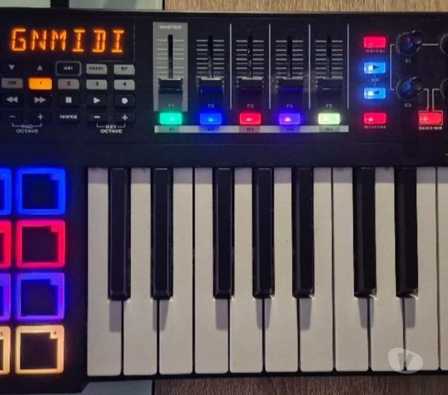 Instruments de musique Seine-Saint-Denis Romainville - 93230 - Photos Vivastreet Clavier maître M AUDIO - CODE 25 Black