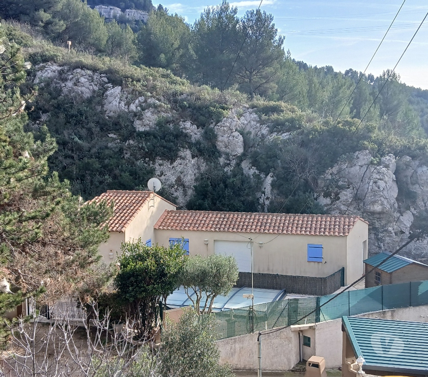 Vente Maison Bouches-du-Rhône Allauch - 13190 - Photos Vivastreet ALLAUCH T3 60m2+Studio 30m2+piscine, sur 2594 m2 + 3 boxs.