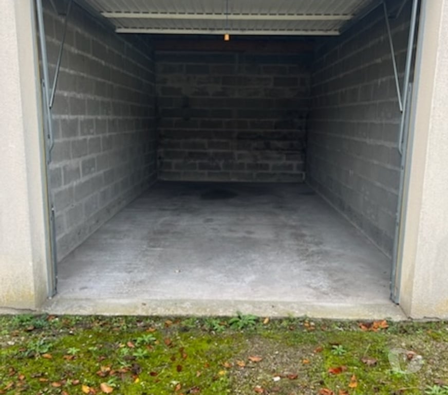 Parkings - Garages Eure Gisors - 27140 - Photos Vivastreet Gisors - Garage 19m2 dans cour fermée