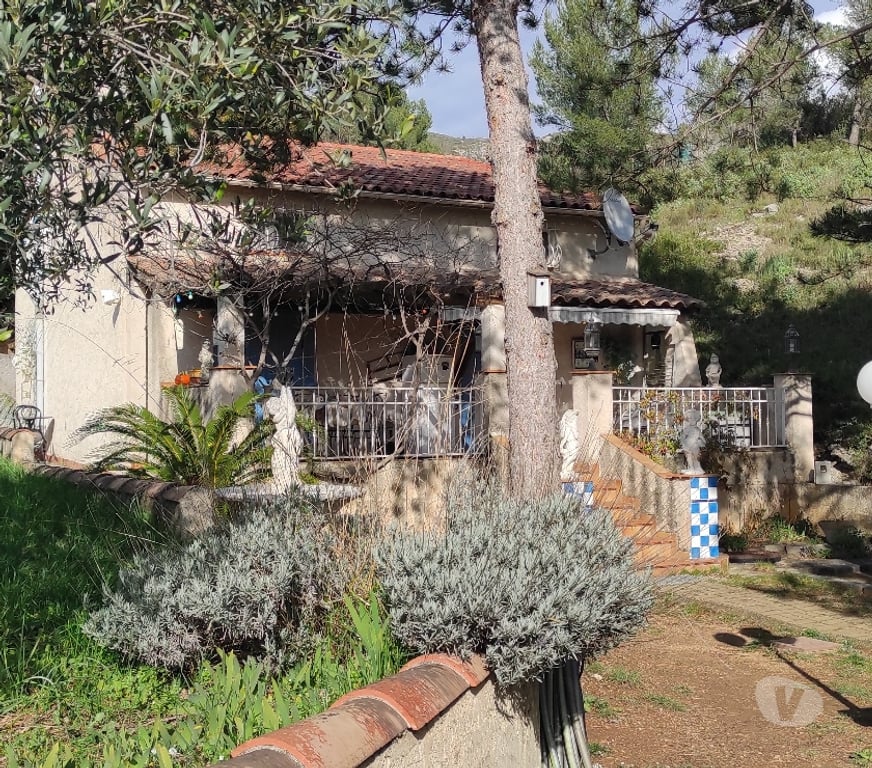 Vente Maison Bouches-du-Rhône Allauch - 13190 - Photos Vivastreet VILLA ALLAUCH 120m2+2 garages +1805 m2 terrain. 615000€.