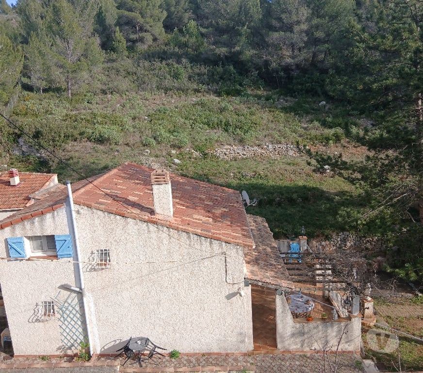 Vente Maison Bouches-du-Rhône Allauch - 13190 - Photos Vivastreet VILLA ALLAUCH 120m2+2 garages +1805 m2 terrain. 650000€.