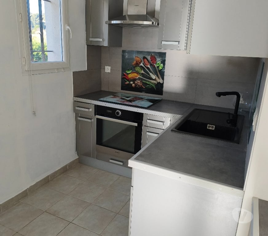 Appartements à vendre Bouches-du-Rhône St Chamas - 13250 - Photos Vivastreet Appartement T2 à Saint-Chamas