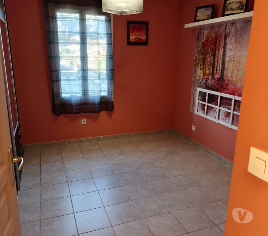 Appartements à vendre Bouches-du-Rhône St Chamas - 13250 - Photos Vivastreet Appartement T2 à Saint-Chamas