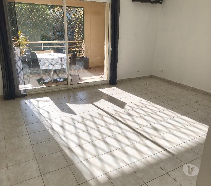 Appartements à vendre Bouches-du-Rhône St Chamas - 13250 - Photos Vivastreet Appartement T2 à Saint-Chamas