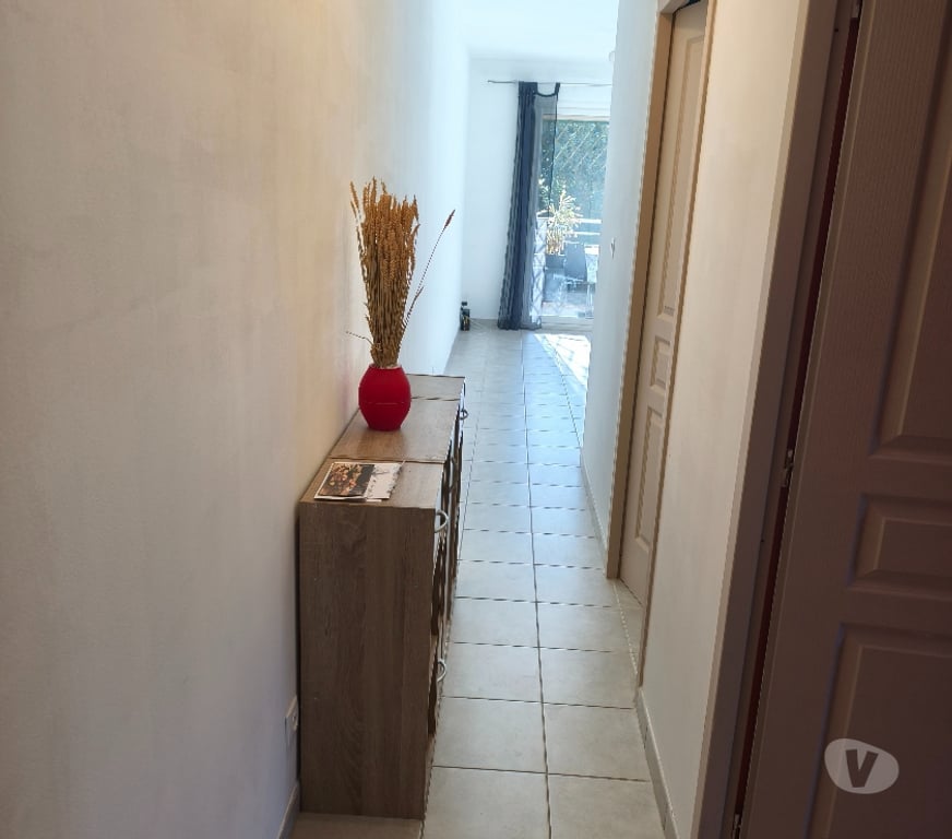 Appartements à vendre Bouches-du-Rhône St Chamas - 13250 - Photos Vivastreet Appartement T2 à Saint-Chamas