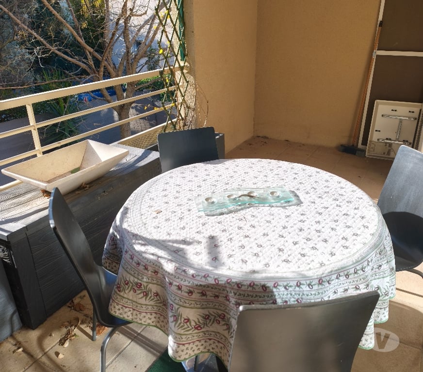 Appartements à vendre Bouches-du-Rhône St Chamas - 13250 - Photos Vivastreet Appartement T2 à Saint-Chamas