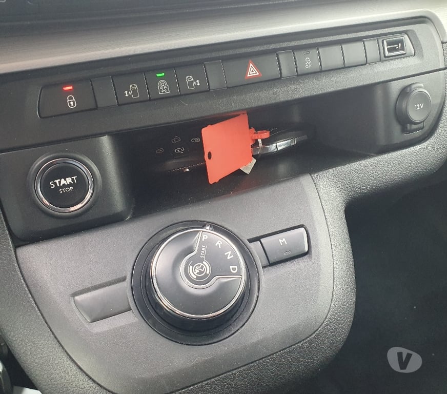 Voiture d'occasion Vaucluse Cavaillon - 84300 - Photos Vivastreet PEUGEOT TRAVELLER 2.0 BLUEHDI 180 STANDARD ALLURE EAT8