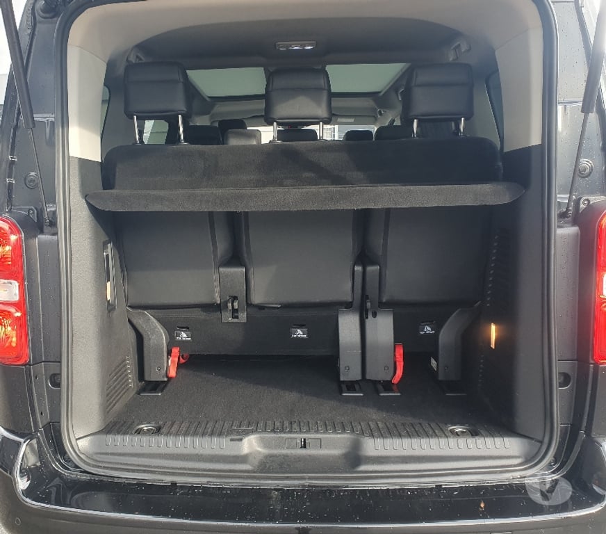 Voiture d'occasion Vaucluse Cavaillon - 84300 - Photos Vivastreet PEUGEOT TRAVELLER 2.0 BLUEHDI 180 STANDARD ALLURE EAT8