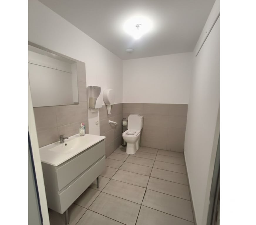 Fond de Commerce a vendre Loire Le Chambon Feugerolles - 42500 - Photos Vivastreet Local 125m² + sous sol 55m² Vente location Centre-ville