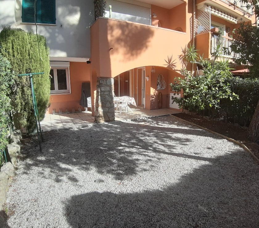 location saisonniere Var Cavalaire sur Mer - 83240 - Photos Vivastreet Rez de jardin à CAVALAIRE SUR MER(Var)