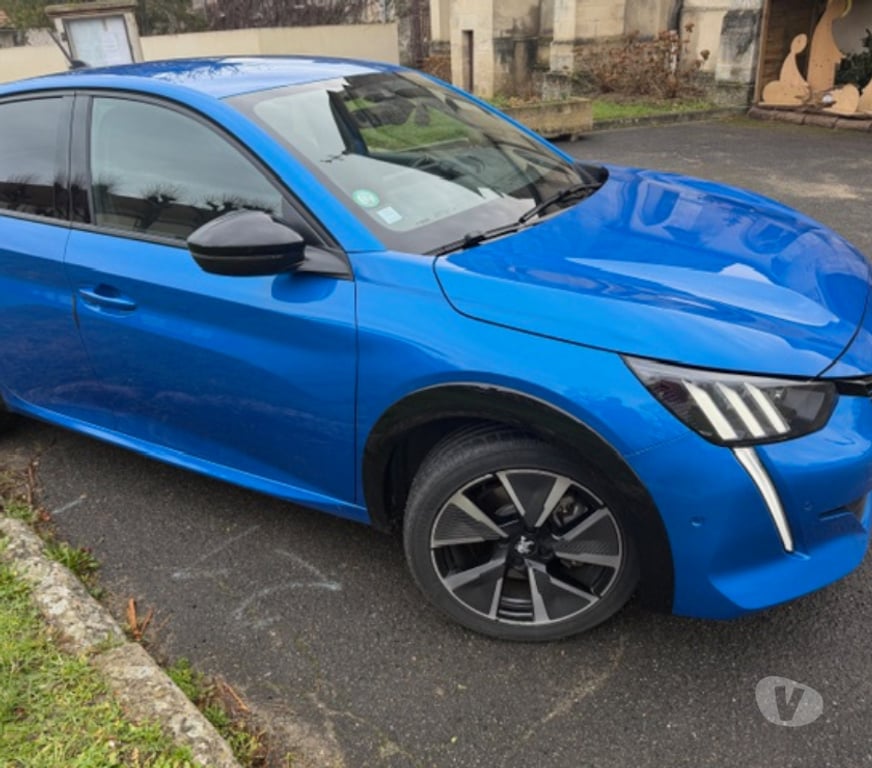 Voiture d'occasion Yvelines Orgeval - 78630 - Photos Vivastreet Peugeot e-208 GT Pack Électrique première main de 2022