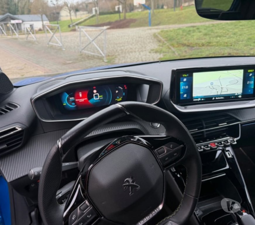Voiture d'occasion Yvelines Orgeval - 78630 - Photos Vivastreet Peugeot e-208 GT Pack Électrique première main de 2022