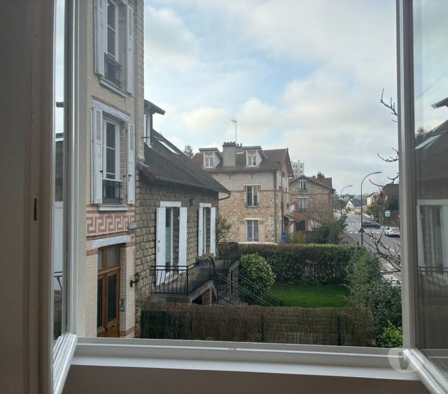 Location maison Yvelines St Germain en Laye - 78100 - Photos Vivastreet Maisonnette de charme, indépendance et confort.