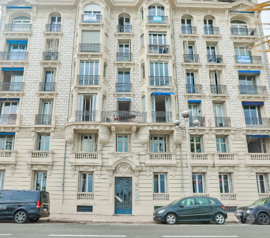 Appartements à vendre Alpes-Maritimes Nice - Photos Vivastreet Appartement bourgeois face à la mer