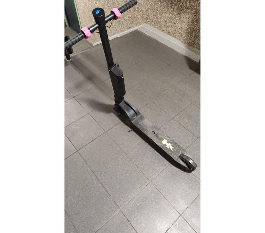 Matériel de sport Essonne Draveil - 91210 - Photos Vivastreet Trottinette électrique X6 à batterie amovible quasi-neuve