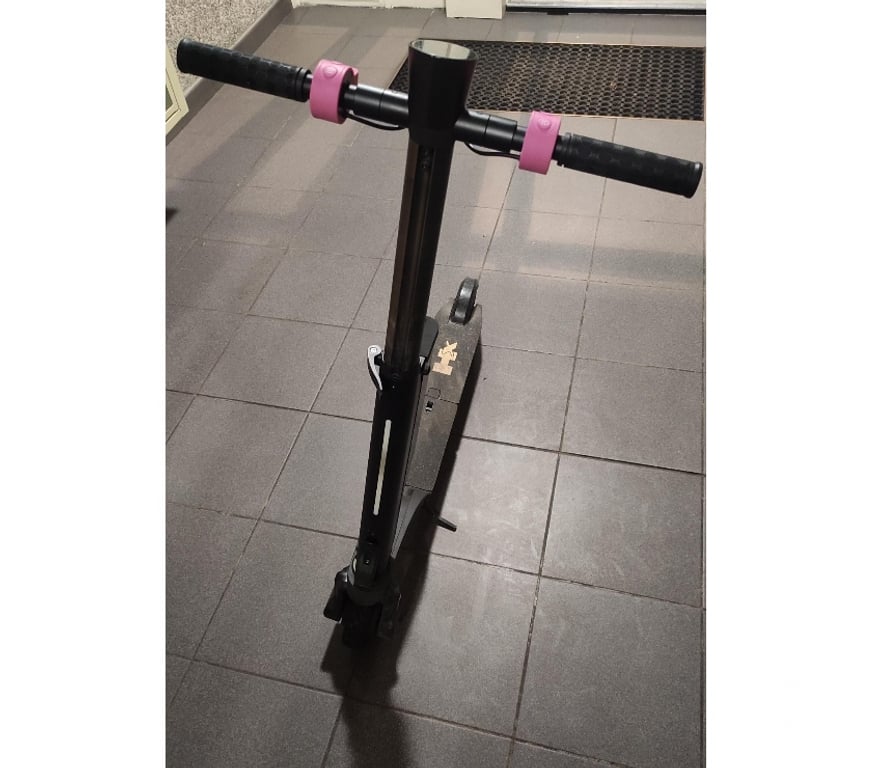 Matériel de sport Essonne Draveil - 91210 - Photos Vivastreet Trottinette électrique X6 à batterie amovible quasi-neuve