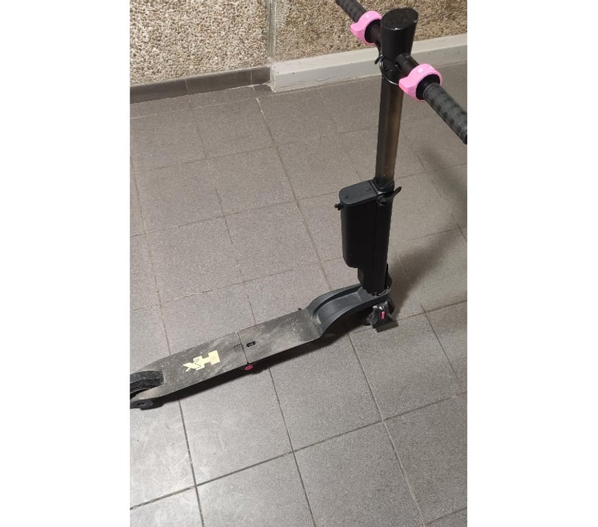 Matériel de sport Essonne Draveil - 91210 - Photos Vivastreet Trottinette électrique X6 à batterie amovible quasi-neuve