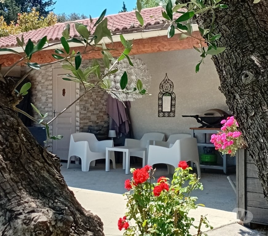 location saisonniere Vaucluse L'Isle sur la Sorgue - 84800 - Photos Vivastreet GITE DE CHARME, piscine, climatisé, Provence & Luberon