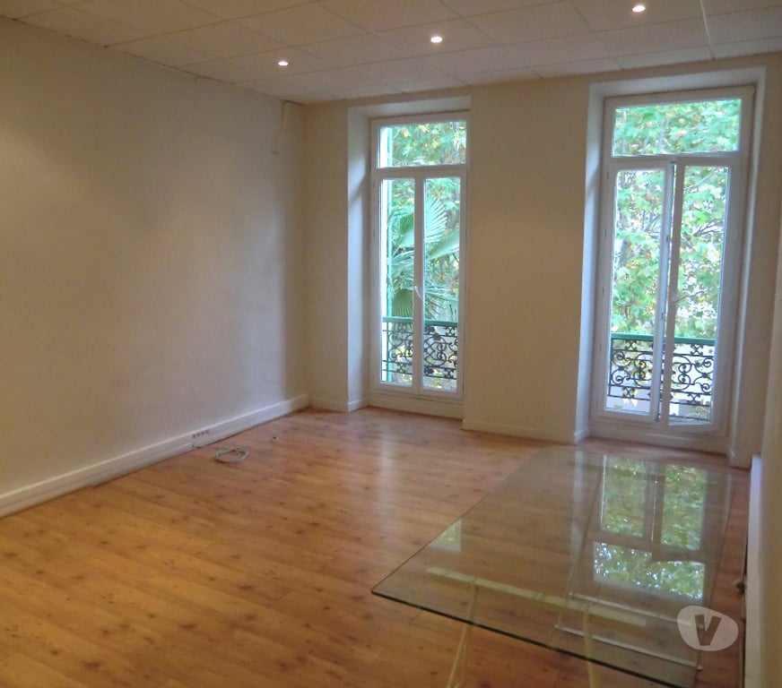 bureaux locaux Bouches-du-Rhône Marseille - Photos Vivastreet Bureaux 130m² - 13012 Marseille