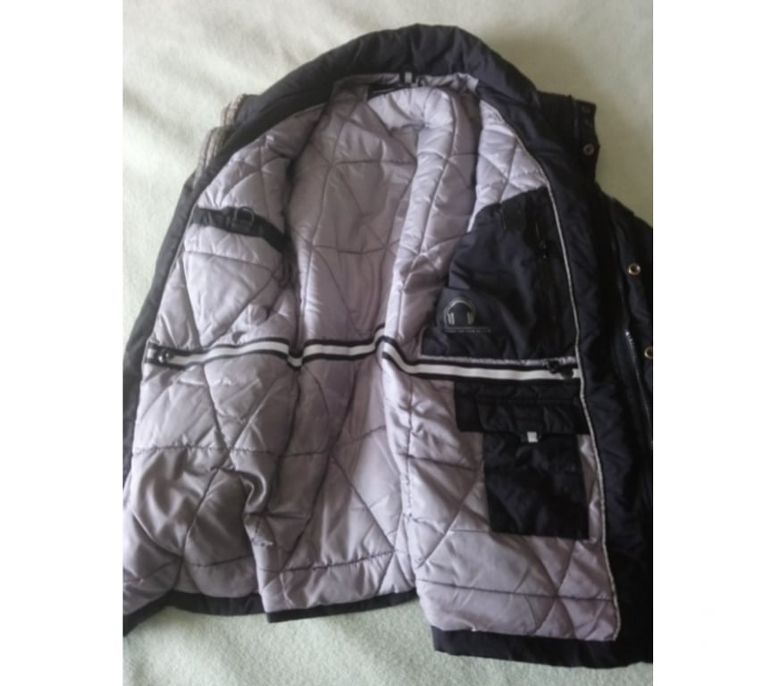 Vêtements occasion Seine-Saint-Denis La Courneuve - 93120 - Photos Vivastreet Parka Celio pour homme