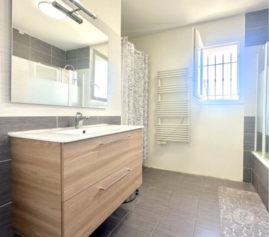 Vente Maison Vaucluse Jonquieres - 84150 - Photos Vivastreet BELLE MAISON SPACIEUSE