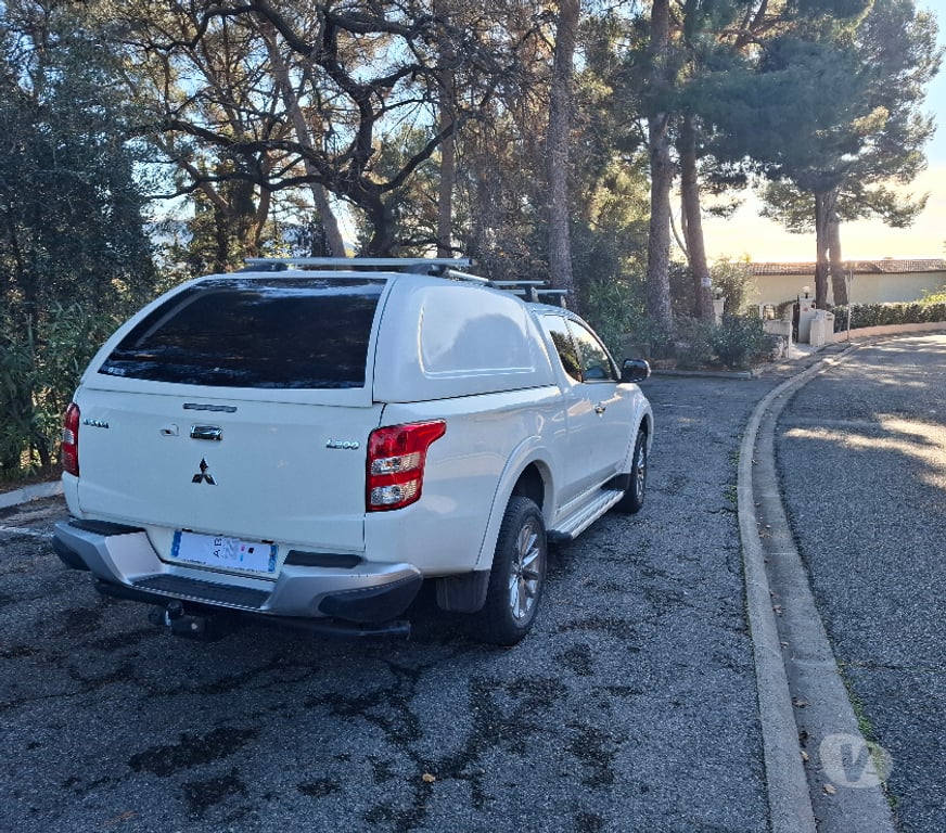 Véhicules commerciaux & utilitaires d'occasion Alpes-Maritimes Nice - Photos Vivastreet Mitsubishi L200 club cab 2,4 DI-D 181cv intense