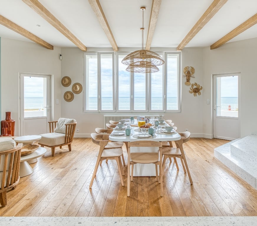 location saisonniere Vendée St Gilles Croix de Vie - 85800 - Photos Vivastreet Villa de famille face mer et avec piscine chauffée, pour 10