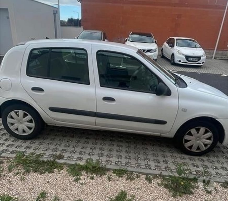 Voiture d'occasion Haute-Garonne Toulouse - Photos Vivastreet Renault Clio essence – Bon état – Roule très bien