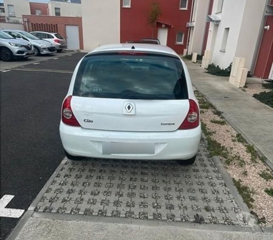 Voiture d'occasion Haute-Garonne Toulouse - Photos Vivastreet Renault Clio essence – Bon état – Roule très bien