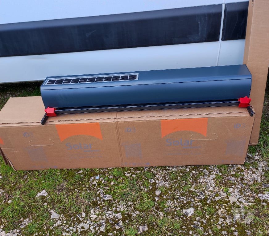 Matériel Lot Loupiac - 46350 - Photos Vivastreet vend volet roulant solaire