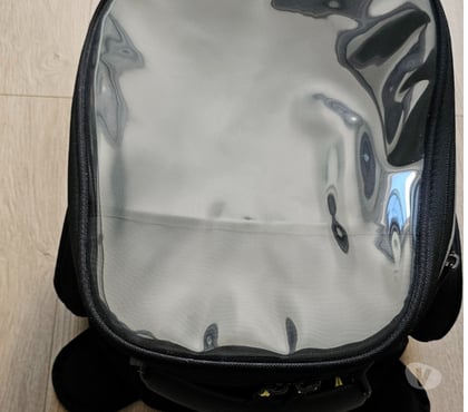 Accessoires moto d'occasion La Grande Motte Hérault - Photos Vivastreet Sacoche de réservoir Givi aimantée