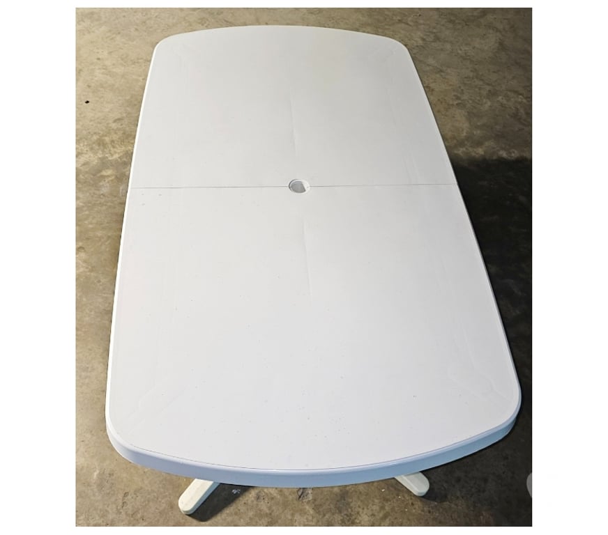  Hérault La Grande Motte - 34280 - Photos Vivastreet Salon de jardin PVC blanc haute résistance