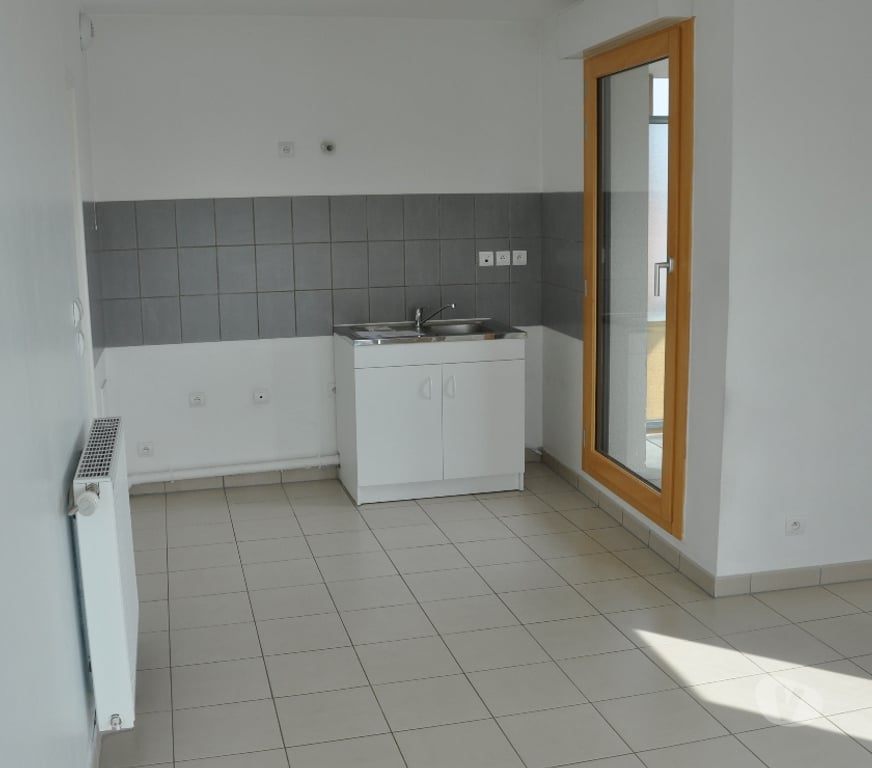 Location appartement Val-d'Oise St Ouen l'Aumone - 95310 - Photos Vivastreet F2 + parking + cave