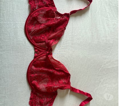 Vêtements occasion Courbevoie Hauts-de-Seine - Photos Vivastreet Soutien gorge rouge taille 95 F