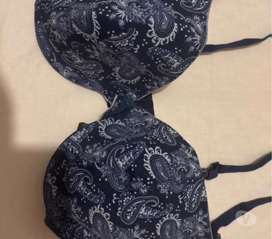 Vêtements occasion Hauts-de-Seine Courbevoie - 92400 - Photos Vivastreet Soutien gorge bleu taille 95F