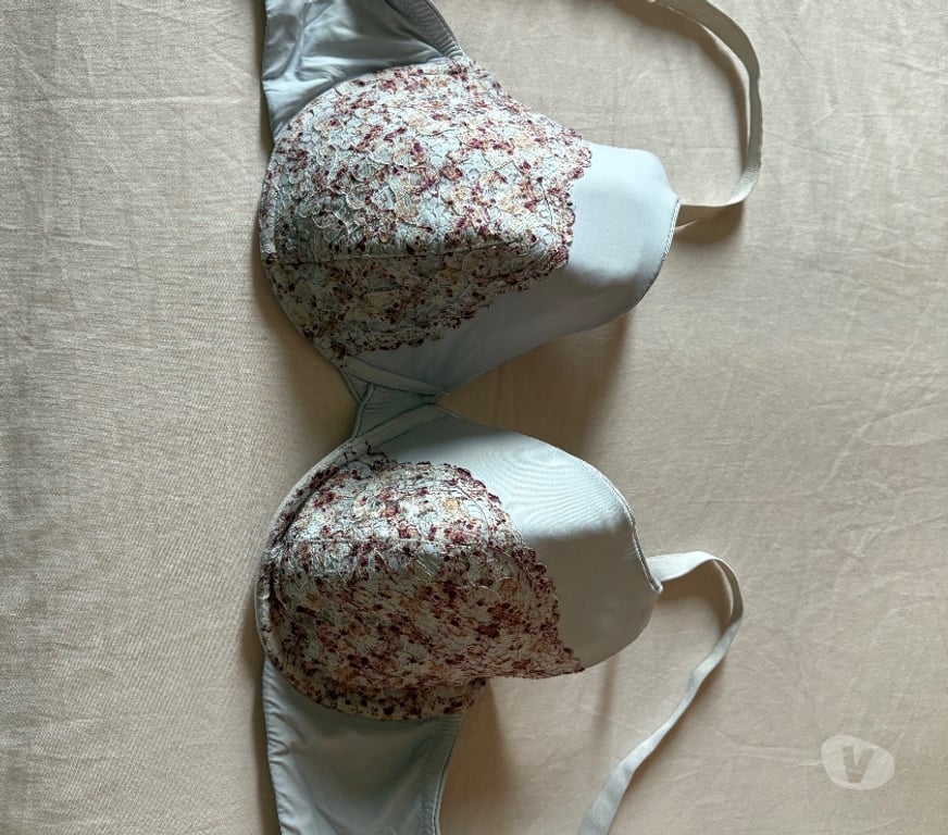 Vêtements occasion Hauts-de-Seine Courbevoie - 92400 - Photos Vivastreet Soutien gorge blanc Taille 95 F