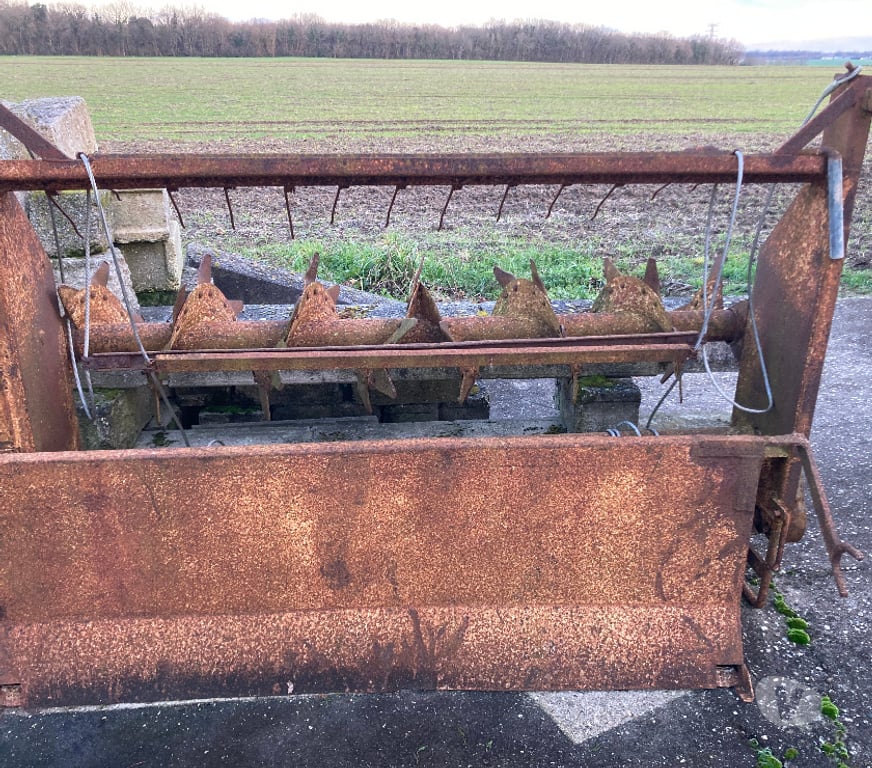 Matériel Charente-Maritime St Agnant - 17620 - Photos Vivastreet Epandeur fumier pour petite remorque