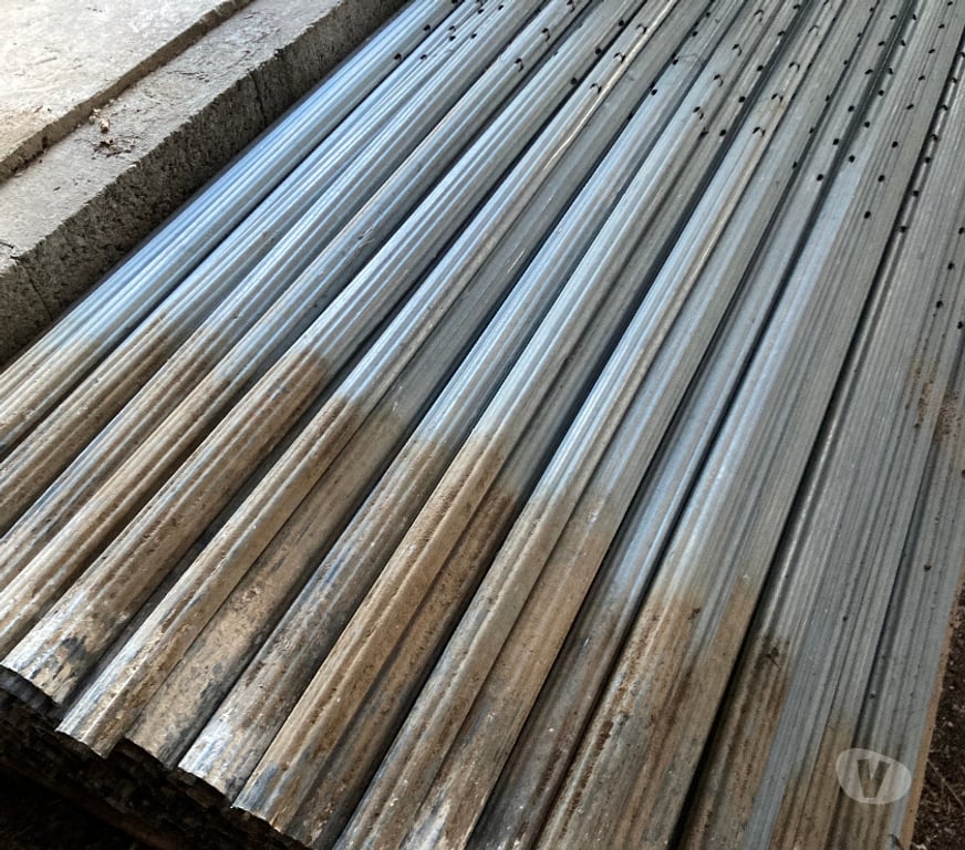 Matériel Charente-Maritime St Agnant - 17620 - Photos Vivastreet Piquets vigne et clôture