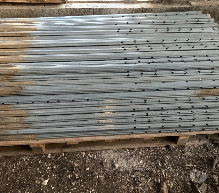 Matériel Charente-Maritime St Agnant - 17620 - Photos Vivastreet Piquets vigne et clôture