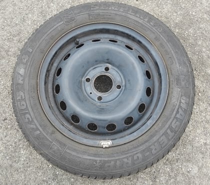 Pièces et services auto Strasbourg Strasbourg - Photos Vivastreet Roues 185 65 R15 et 185 65 R14.