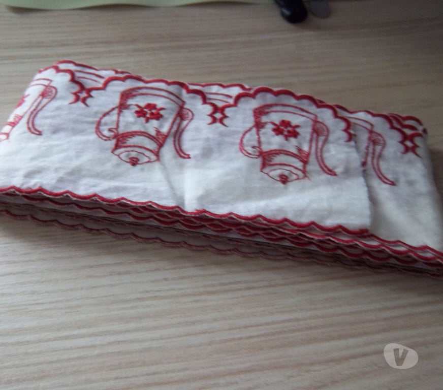 Décoration - art Manche Valognes - 50700 - Photos Vivastreet dentelle collection Caudry décoration étagère vintage