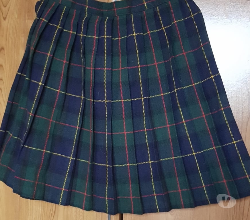 Vêtements occasion Essonne Juvisy sur Orge - 91260 - Photos Vivastreet veste laine et jupe plissée verte