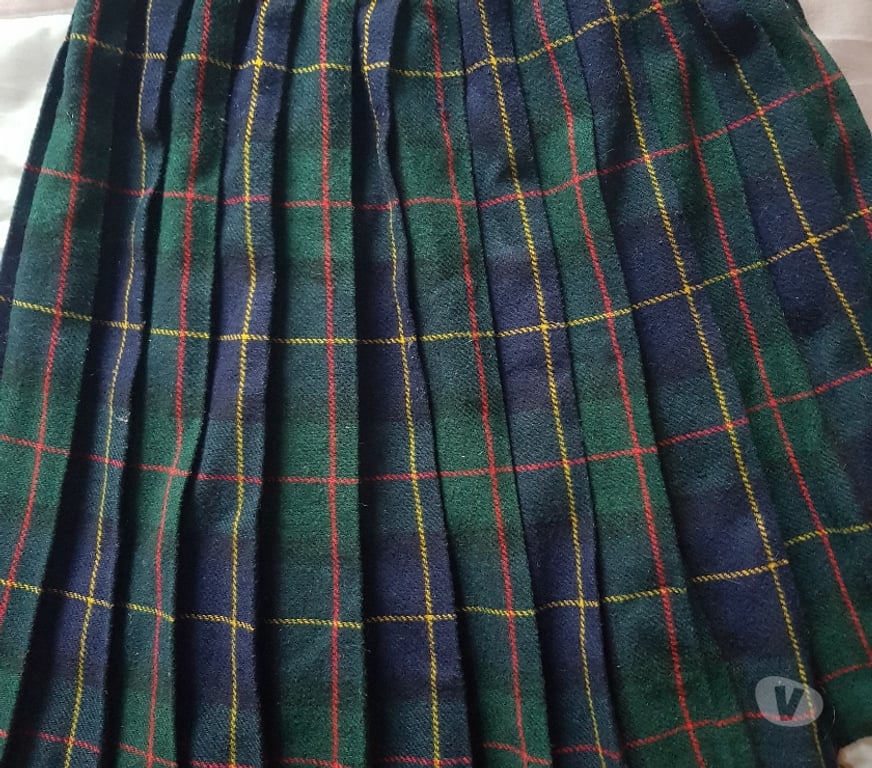 Vêtements occasion Essonne Juvisy sur Orge - 91260 - Photos Vivastreet veste laine et jupe plissée verte