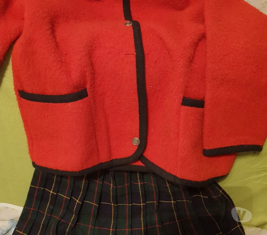 Vêtements occasion Essonne Juvisy sur Orge - 91260 - Photos Vivastreet veste laine et jupe plissée verte