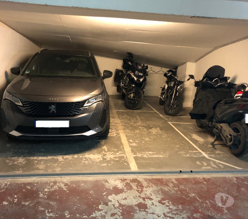 Parkings - Garages Paris Paris 17ème ardt - 75017 - Photos Vivastreet EMPLACEMENT MOTO SCOOTER PORTE MAILLOT PARIS 17